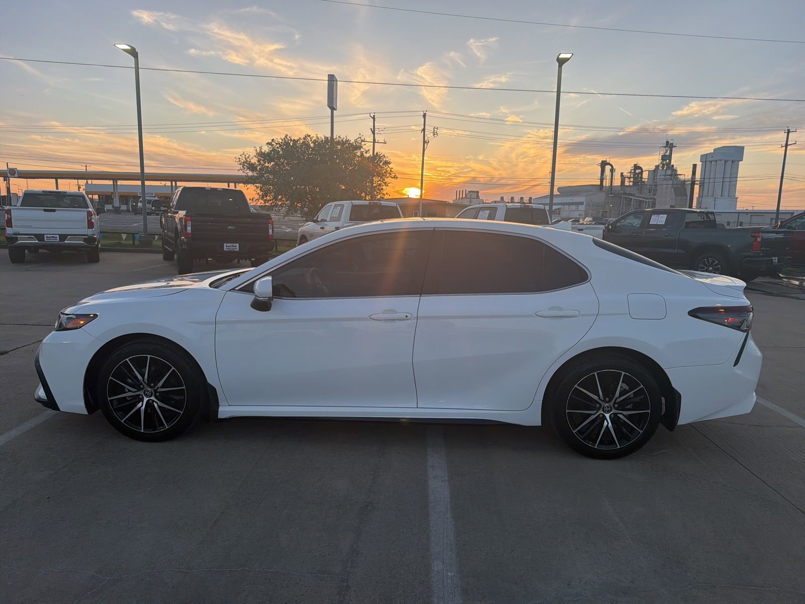 Used 2023 Toyota Camry SE FWD image 8