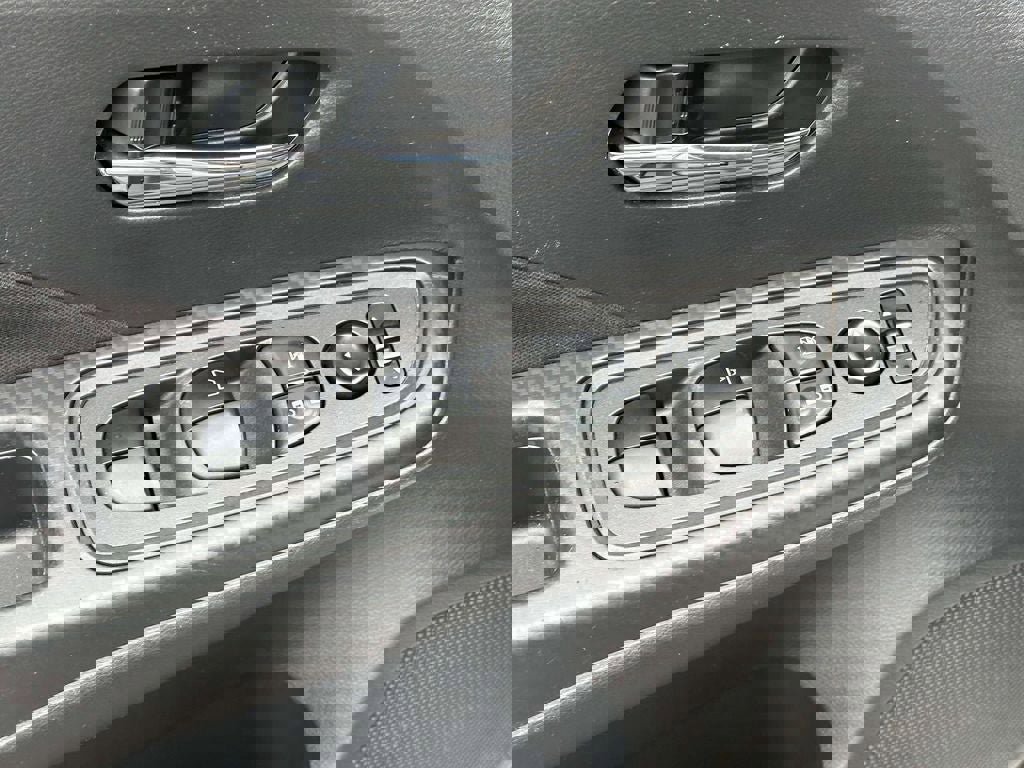 Used 2021 Nissan Versa SV image 15