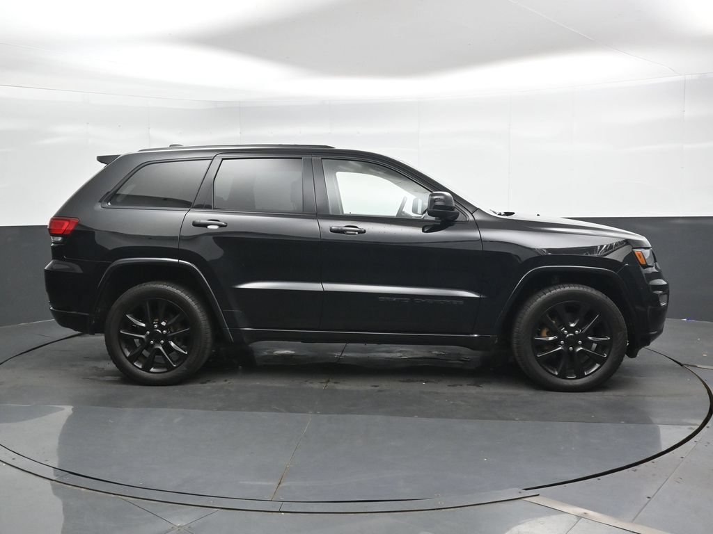 Used 2021 Jeep Grand Cherokee Laredo X AWD/4WD image 3