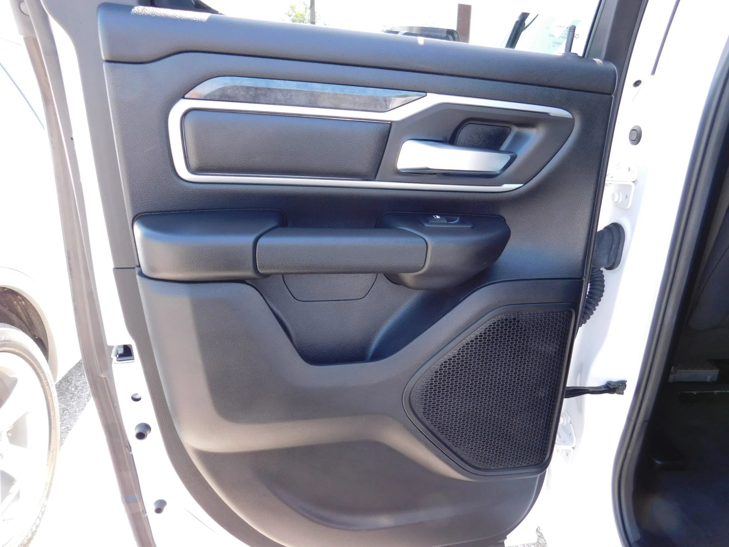 Used 2019 RAM 1500 Big Horn AWD/4WD image 11