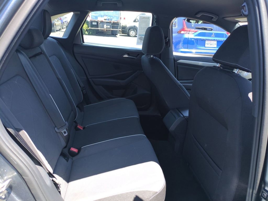 Used 2025 Volkswagen Jetta Sport FWD image 28
