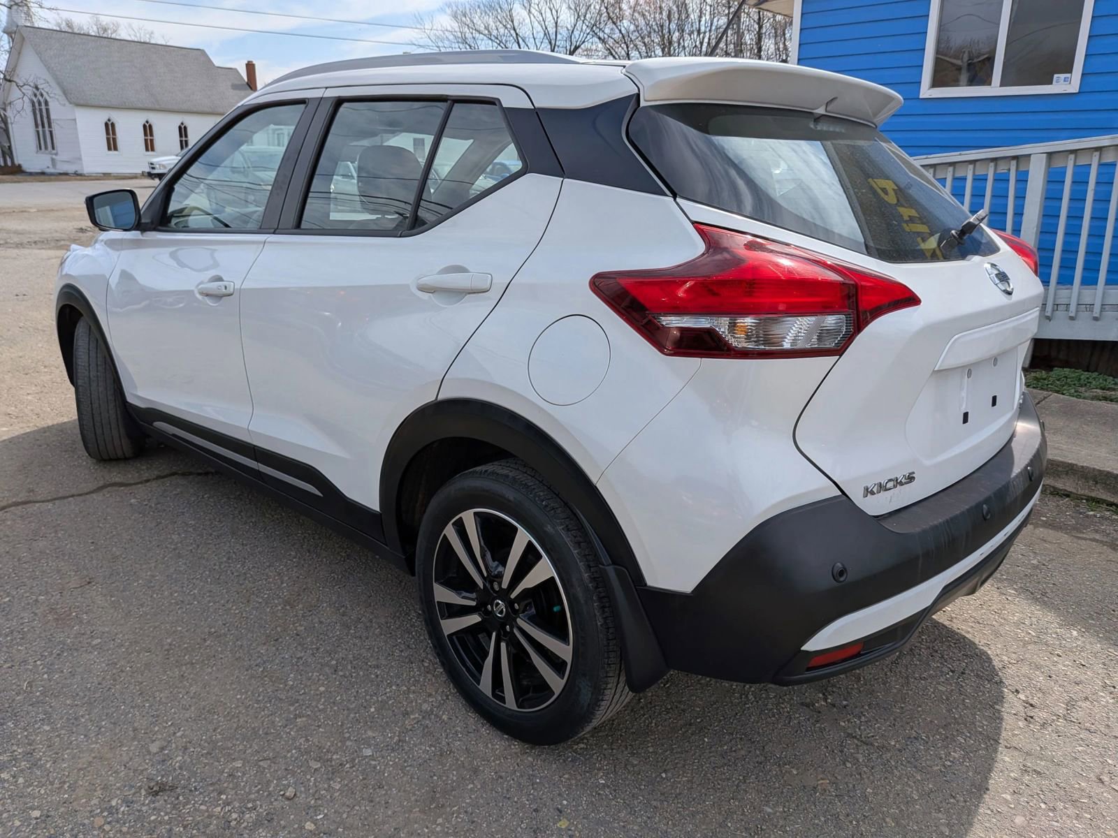 Used 2020 Nissan Kicks SR w/ SR Premium Package image 4