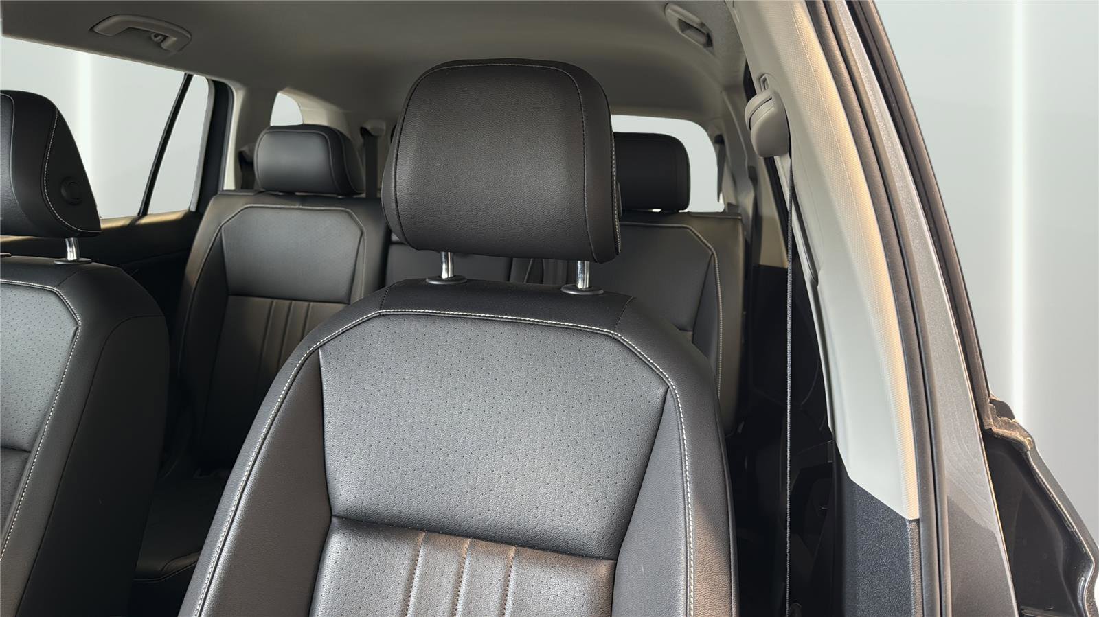 Used 2022 Volkswagen Tiguan SE FWD image 25