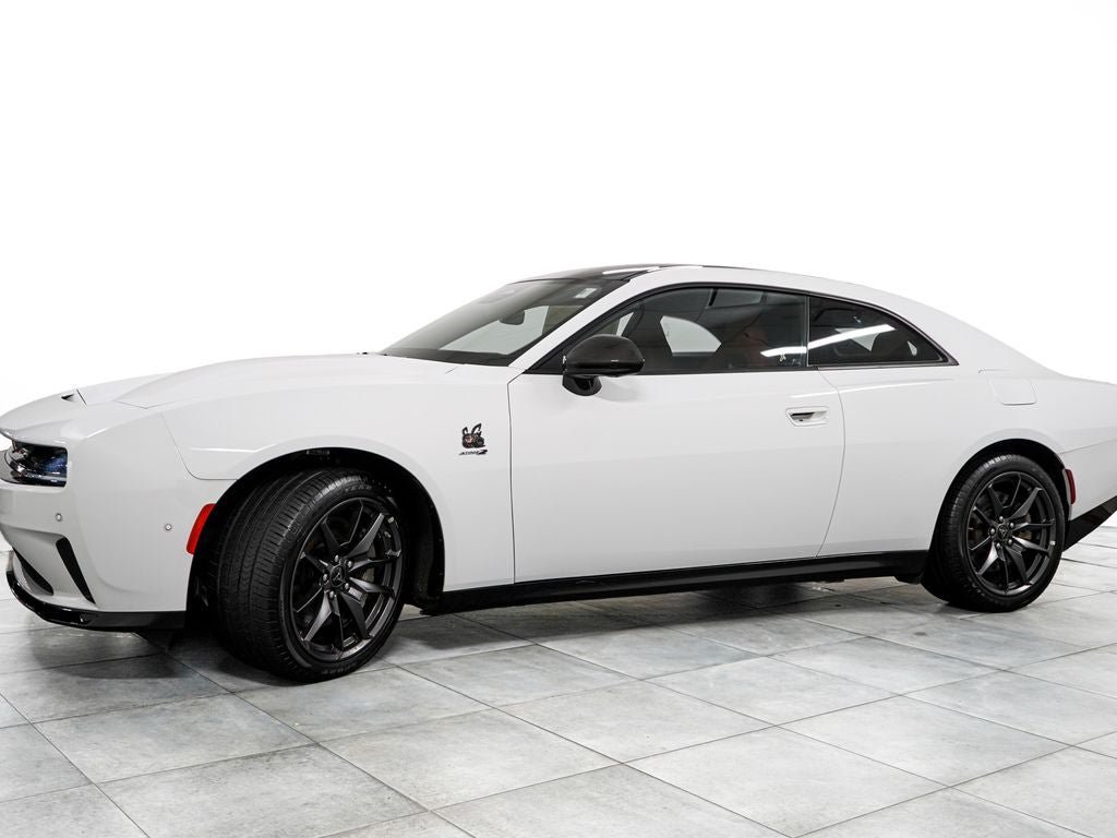 Used 2025 Dodge Charger Daytona Scat Pack w/ Plus Group AWD/4WD image 4