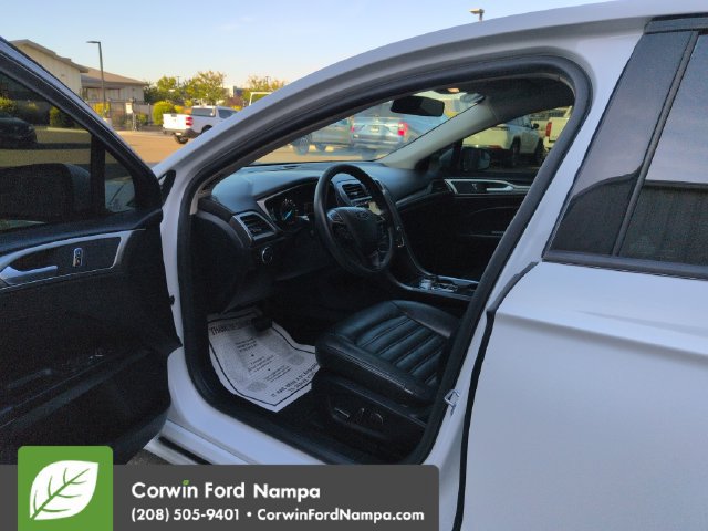 Used 2018 Ford Fusion SE w/ Fusion SE Technology Package FWD image 9