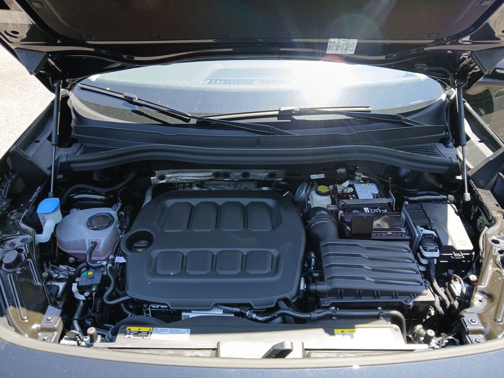 New 2025 Volkswagen Tiguan SE image 21