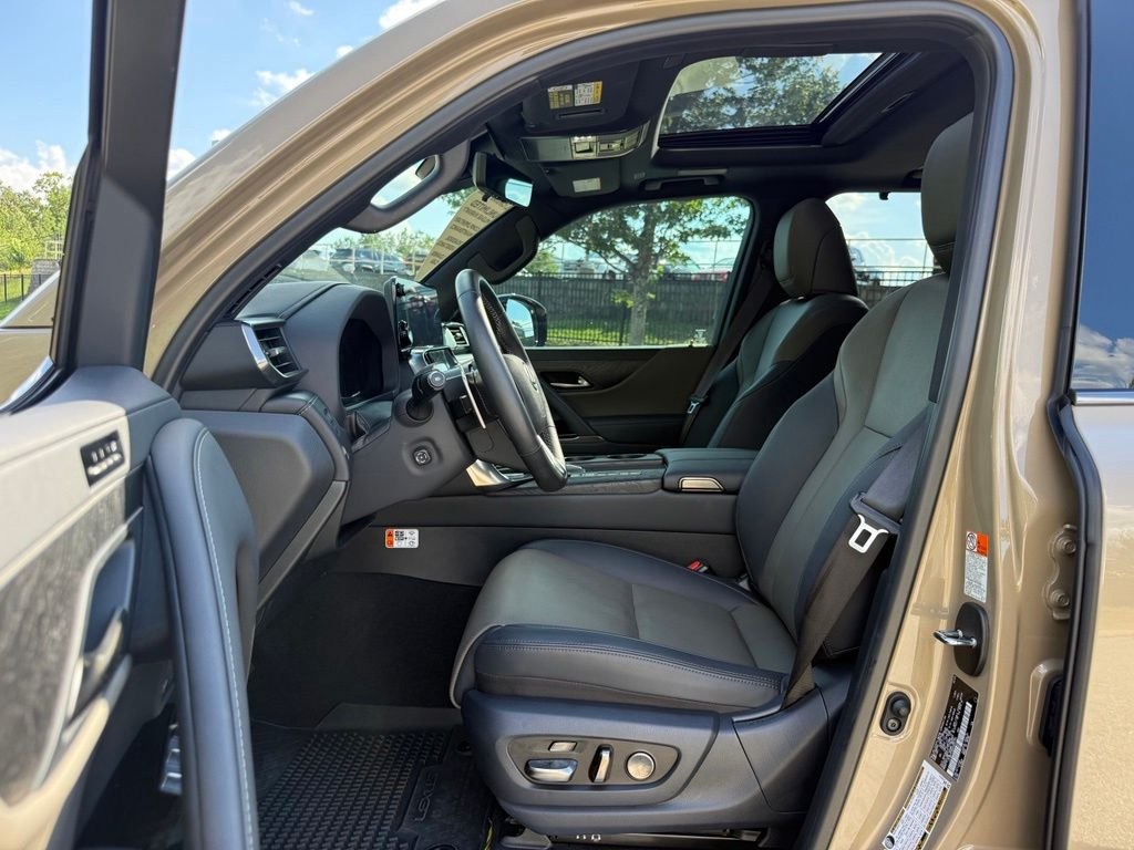 Certified 2025 Lexus LX 700h Overtrail AWD/4WD image 27