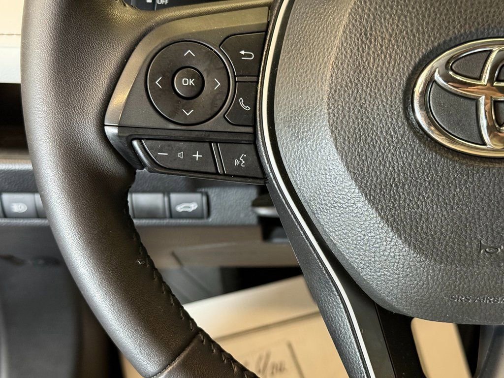 Used 2023 Toyota RAV4 XLE Premium image 11