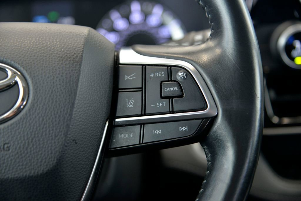 Used 2021 Toyota Highlander LE image 23