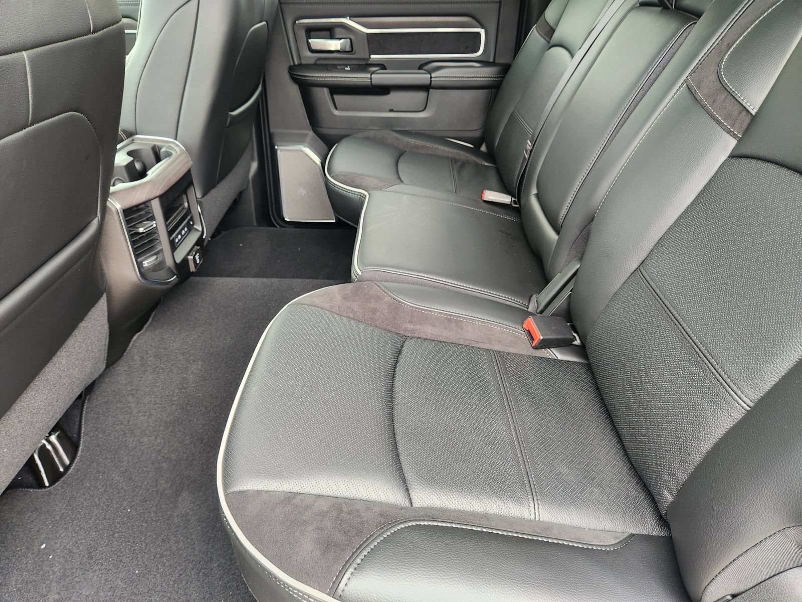 New 2026 RAM 3500 Laramie AWD/4WD image 24