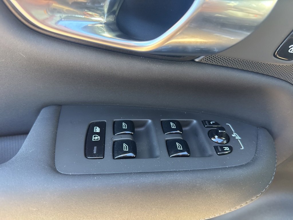 Used 2025 Volvo XC90 B5 Core w/ Climate Package image 13