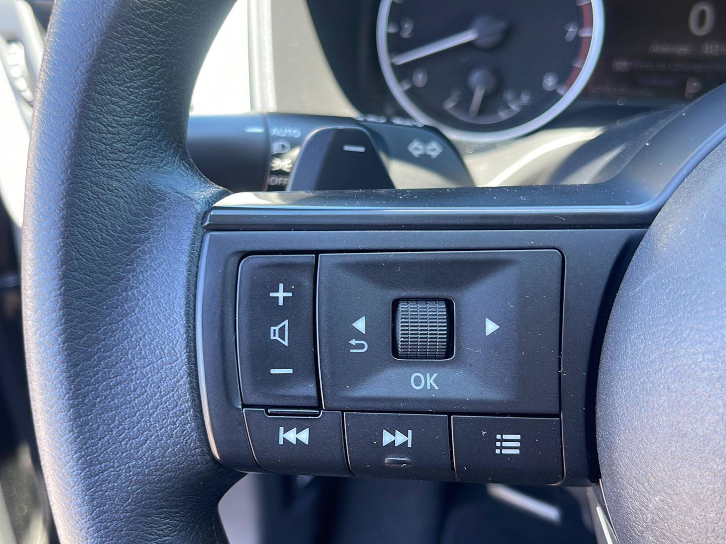 Used 2024 Nissan Rogue SV FWD image 19