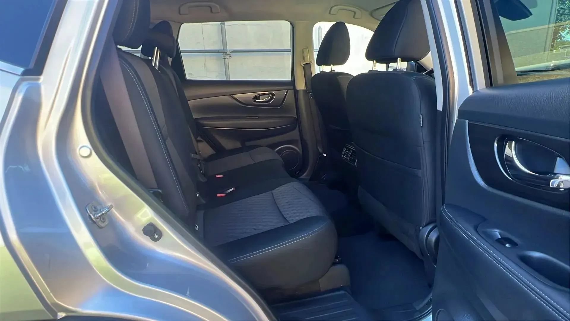 Used 2019 Nissan Rogue SV AWD/4WD image 29