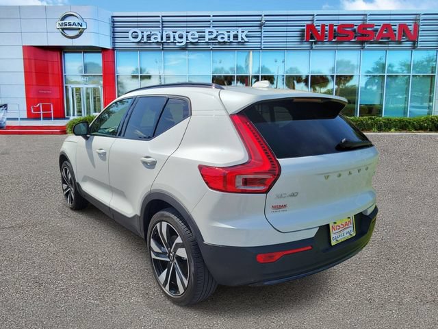 Used 2024 Volvo XC40 B5 Plus w/ Protection Package Premier AWD/4WD image 3