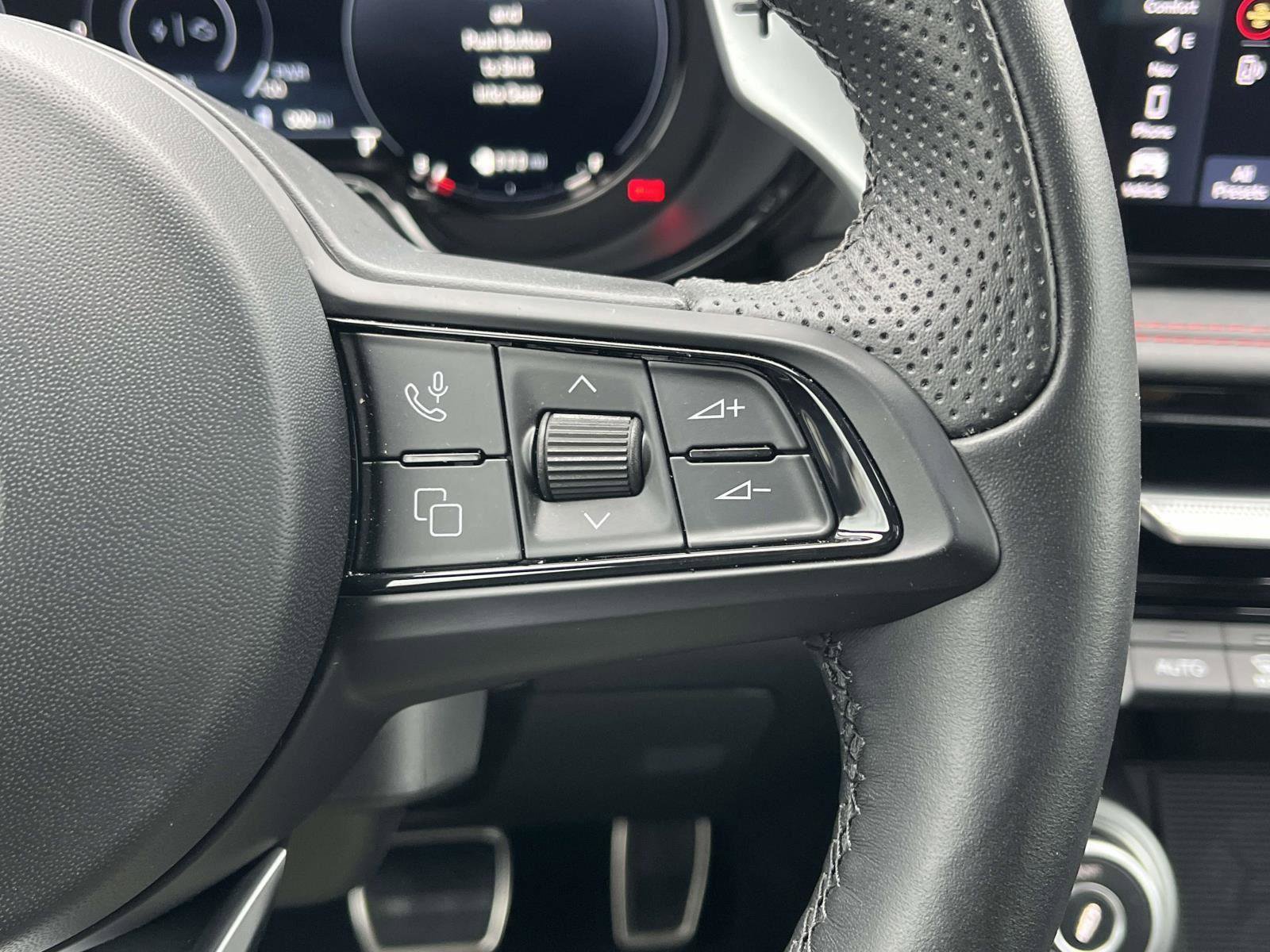 Used 2025 Alfa Romeo Tonale Tributo Italiano image 13