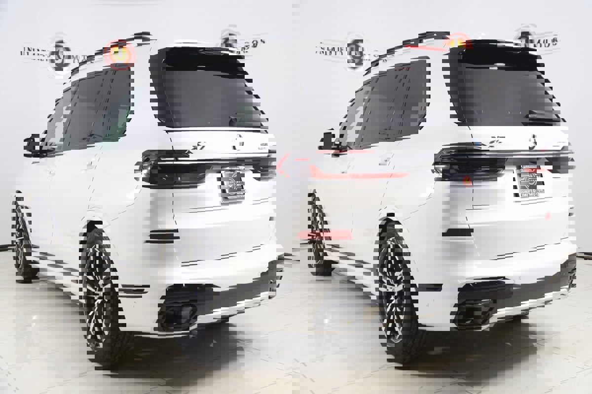 Used 2023 BMW X7 xDrive40i w/ M Sport Package image 4