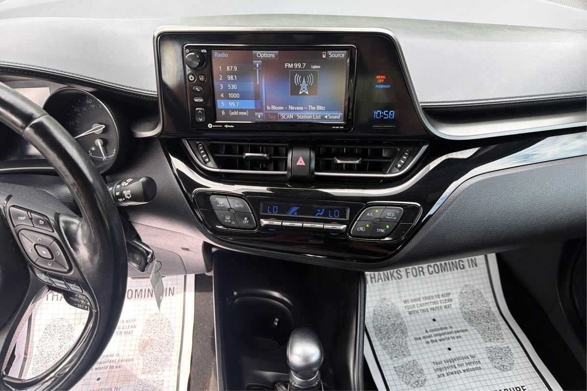 Used 2018 Toyota C-HR XLE FWD image 12