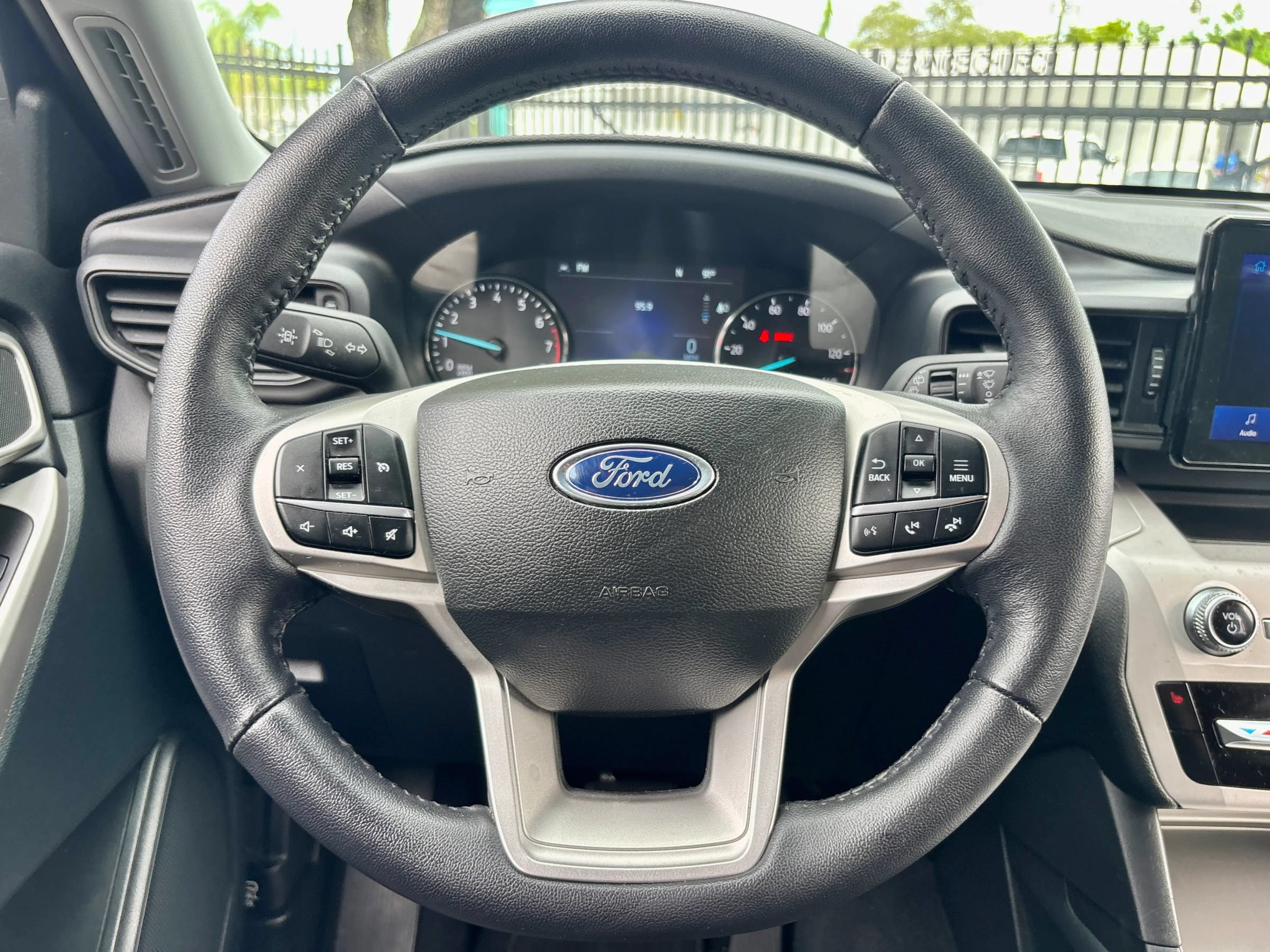 Used 2024 Ford Explorer XLT AWD/4WD image 14