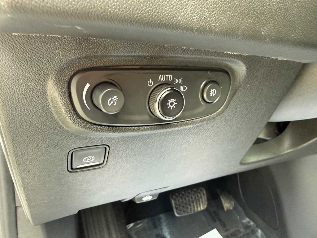 Used 2023 GMC Terrain AT4 image 16