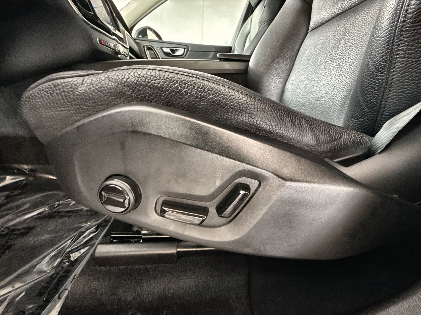 Used 2024 Volvo XC60 B5 Plus w/ Climate Package image 14