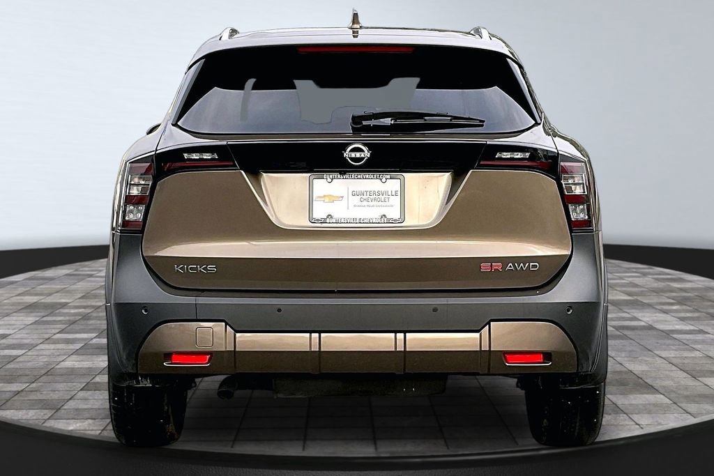 Used 2025 Nissan Kicks SR image 4