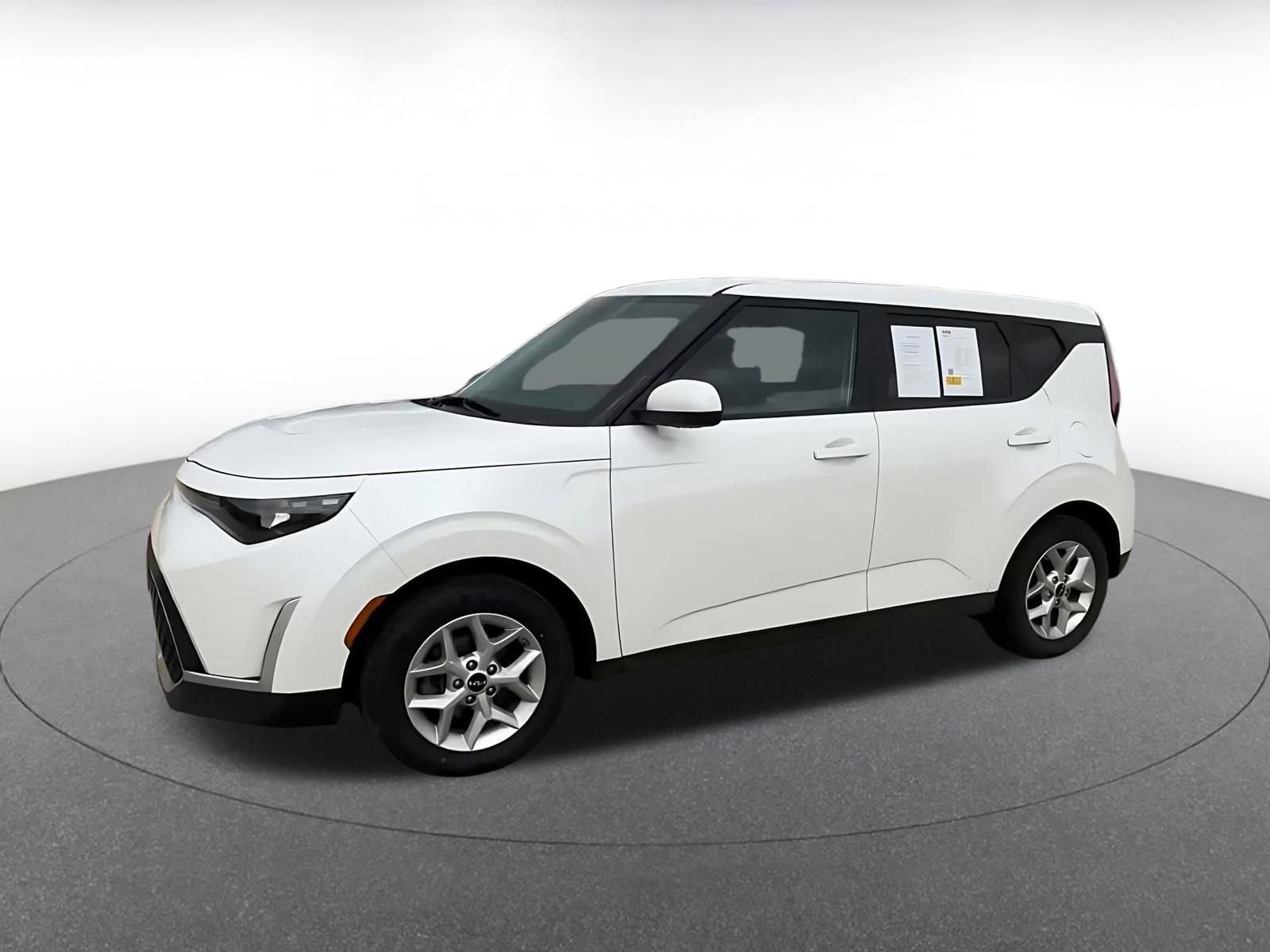 Used 2024 Kia Soul LX w/ LX Technology Package image 8