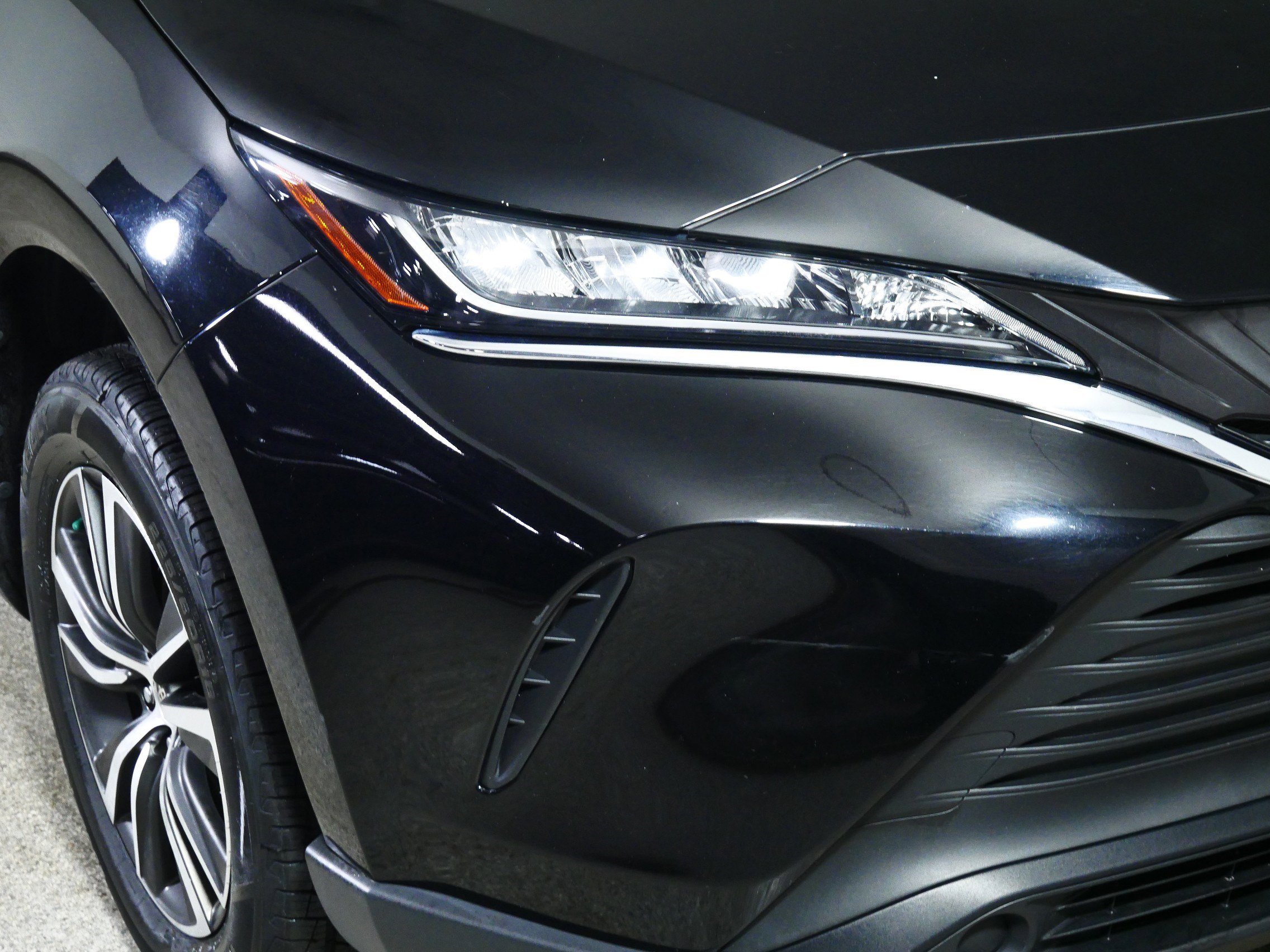 Used 2021 Toyota Venza LE w/ Carpet Mat Package (TMS) image 16