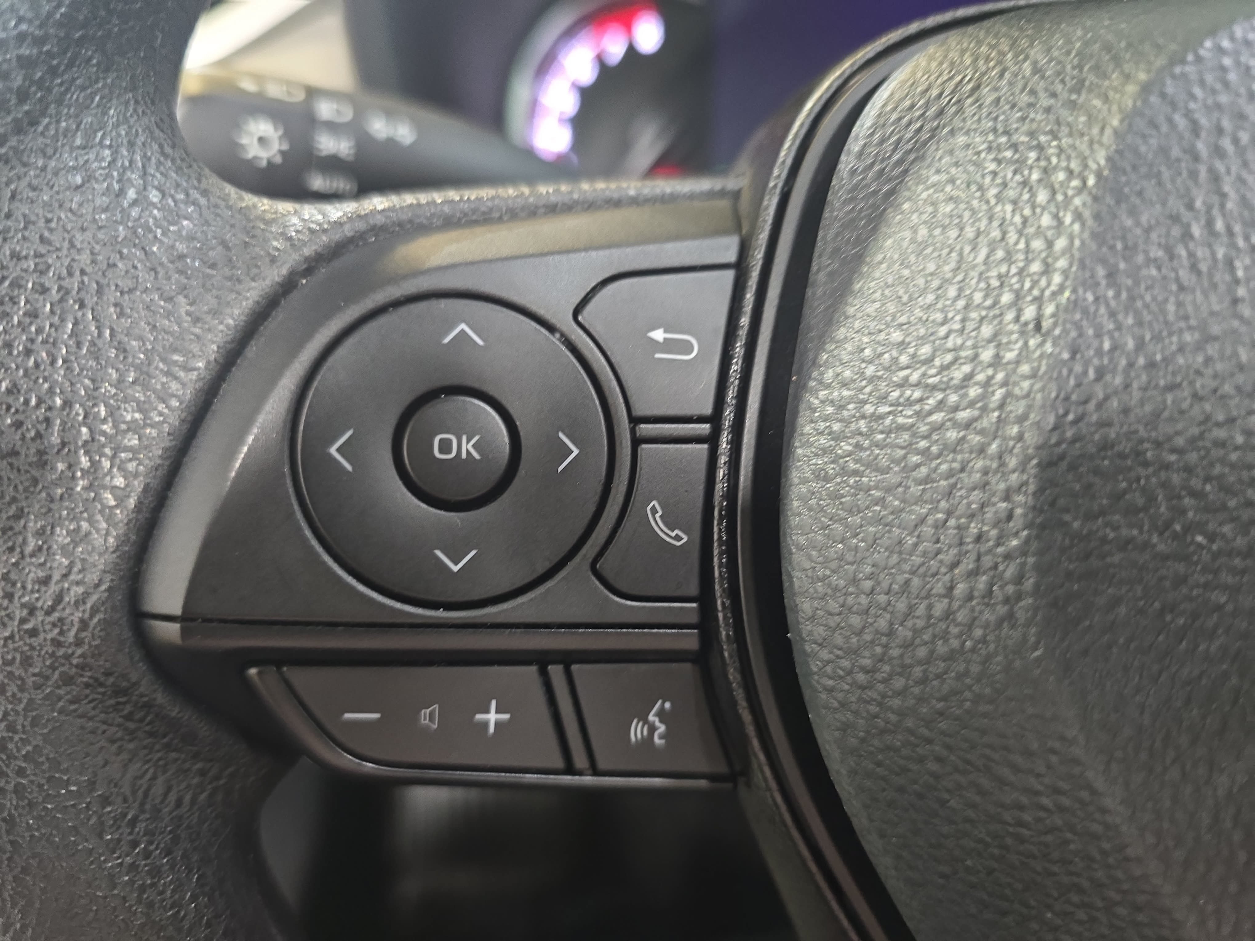 Used 2024 Toyota RAV4 XLE w/ Convenience Package FWD image 14