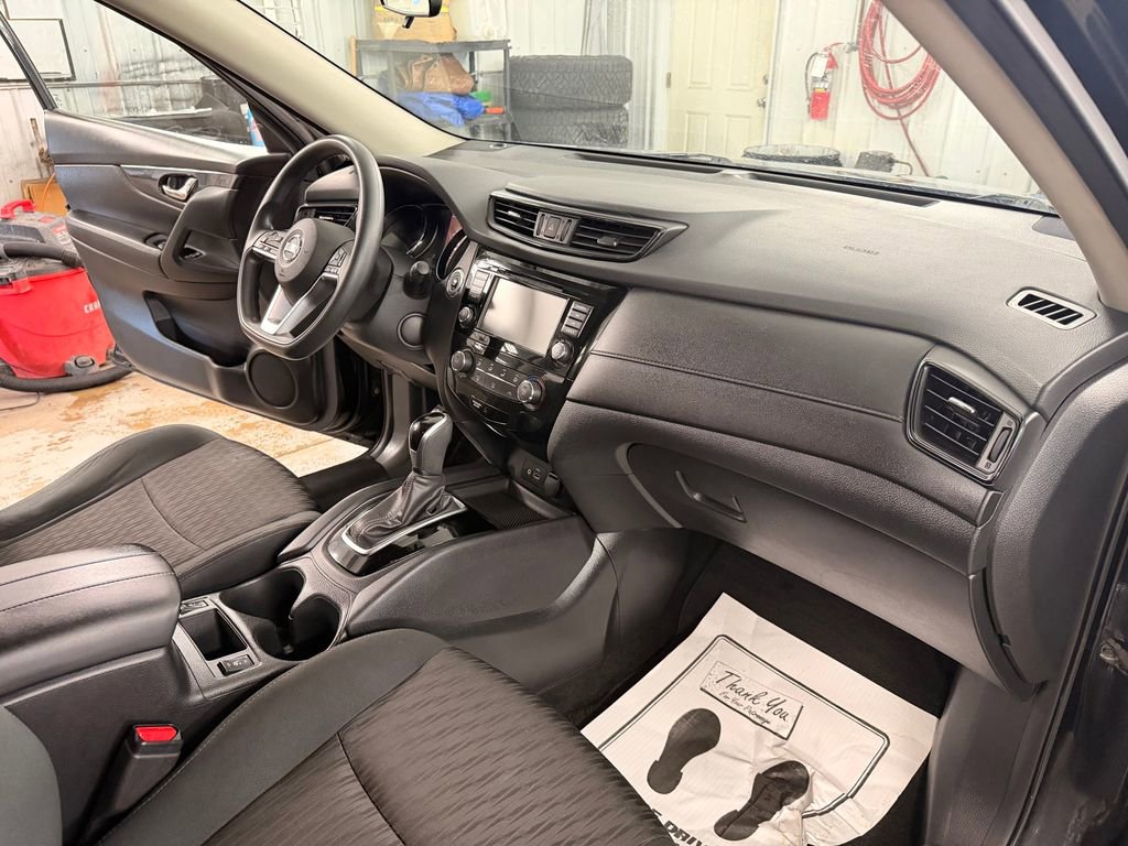 Used 2020 Nissan Rogue SV image 36