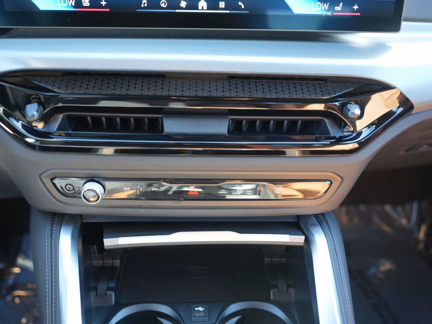 Used 2025 BMW M240i Coupe RWD image 19