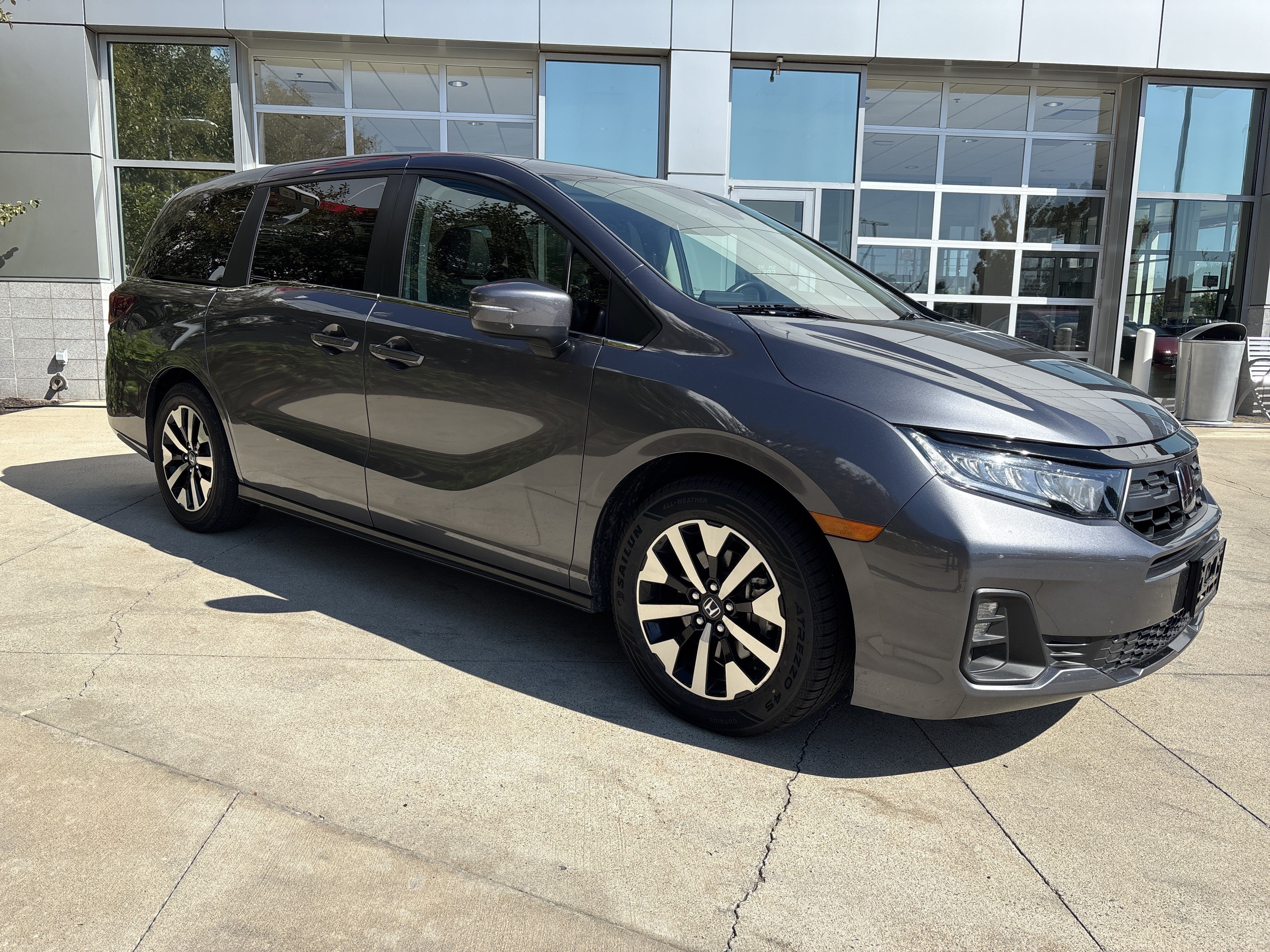 Used 2025 Honda Odyssey EX-L image 2