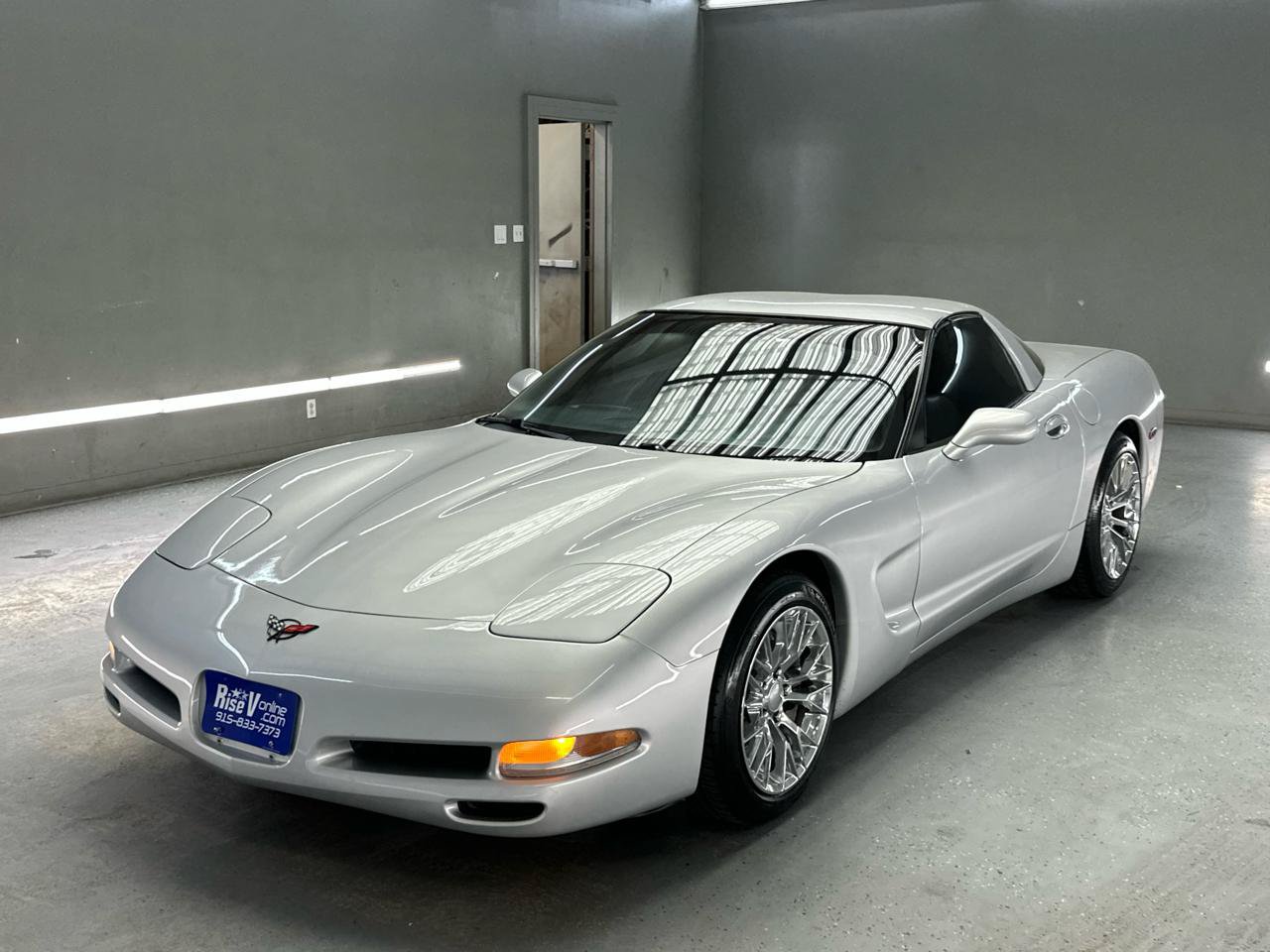 Used 2002 Chevrolet Corvette Coupe RWD image 3