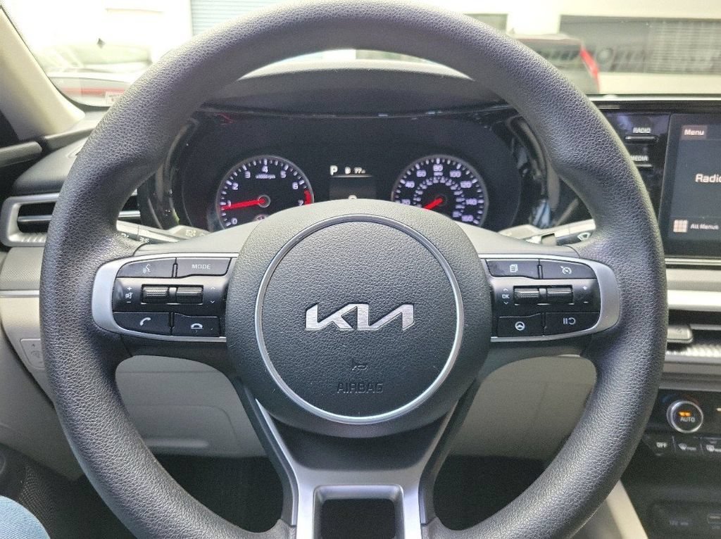 Used 2022 Kia K5 LXS FWD image 17