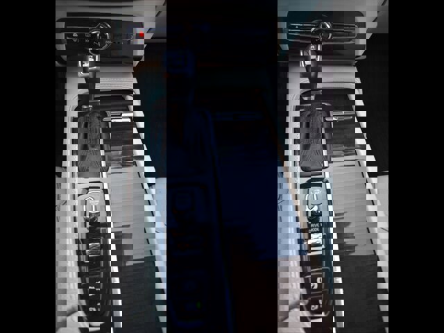 Used 2018 Volvo XC90 T6 Momentum w/ Convenience Package image 11