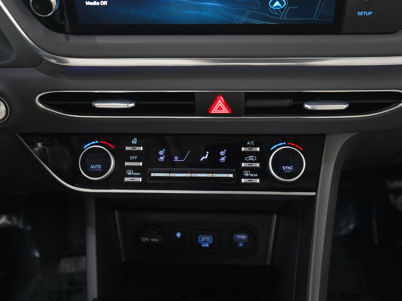 Used 2023 Hyundai Sonata Limited w/ Preferred Accessory Package image 16