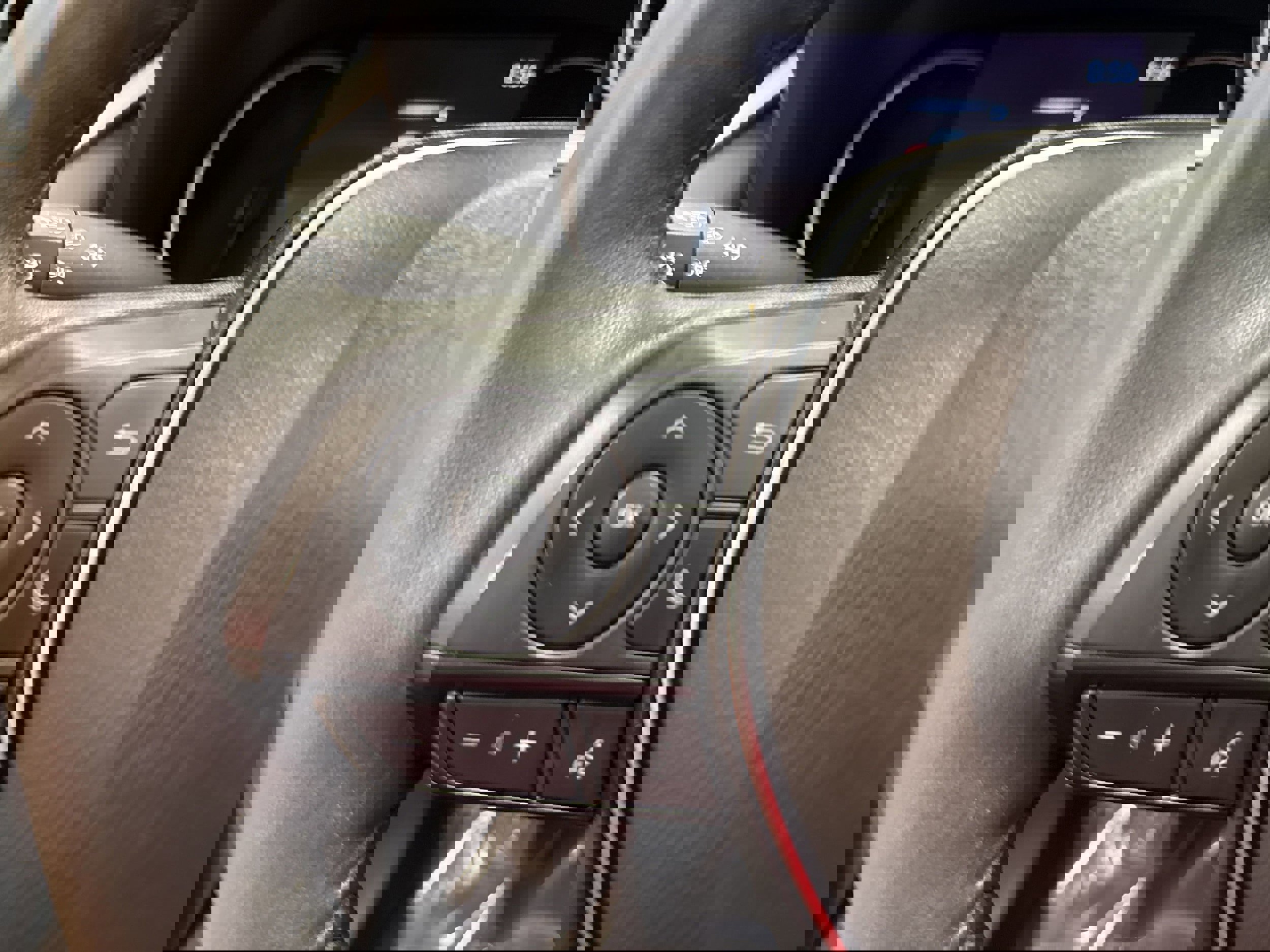 Used 2024 Toyota RAV4 SE w/ Convenience Package image 33