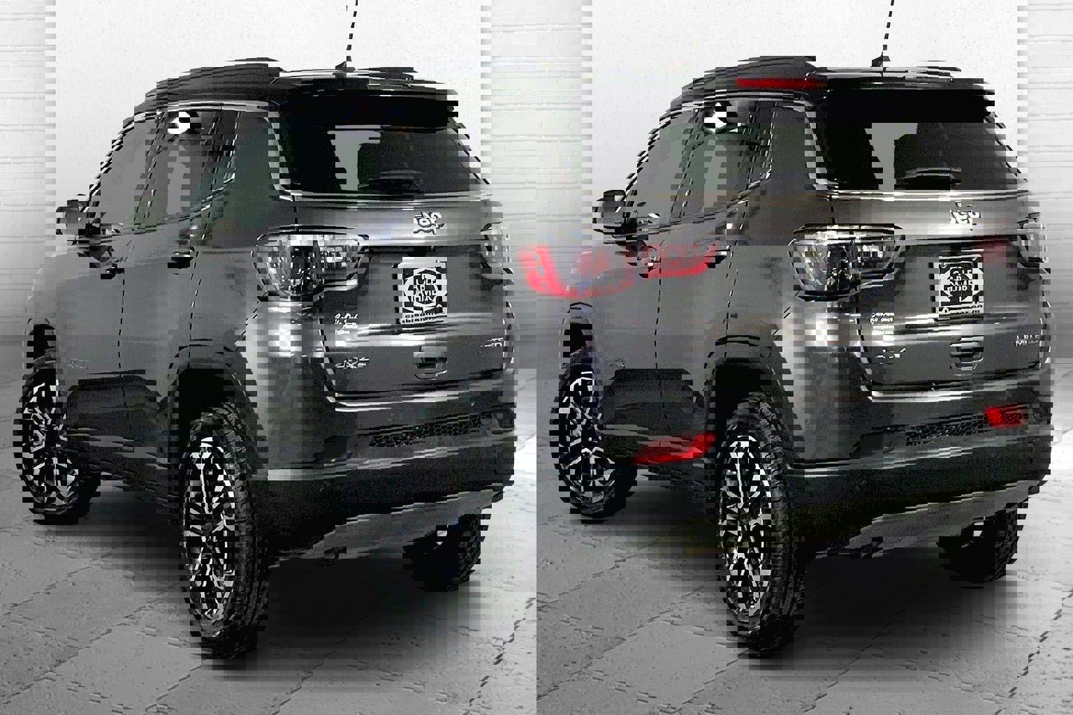 Used 2024 Jeep Compass Limited image 11