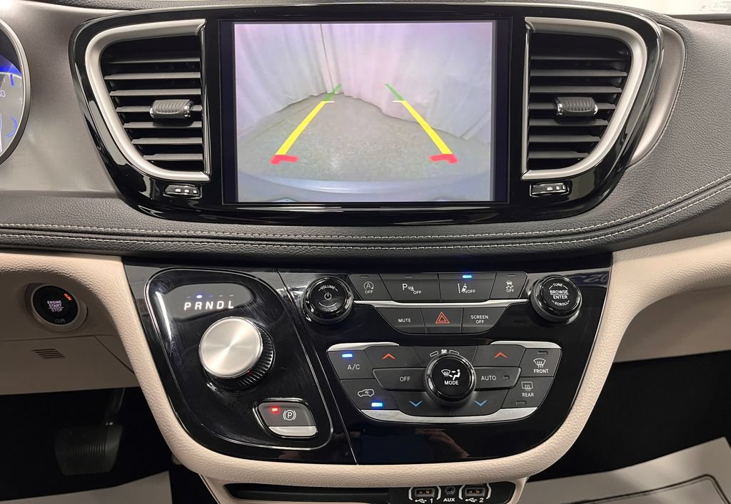 Used 2023 Chrysler Pacifica Touring-L AWD/4WD image 29