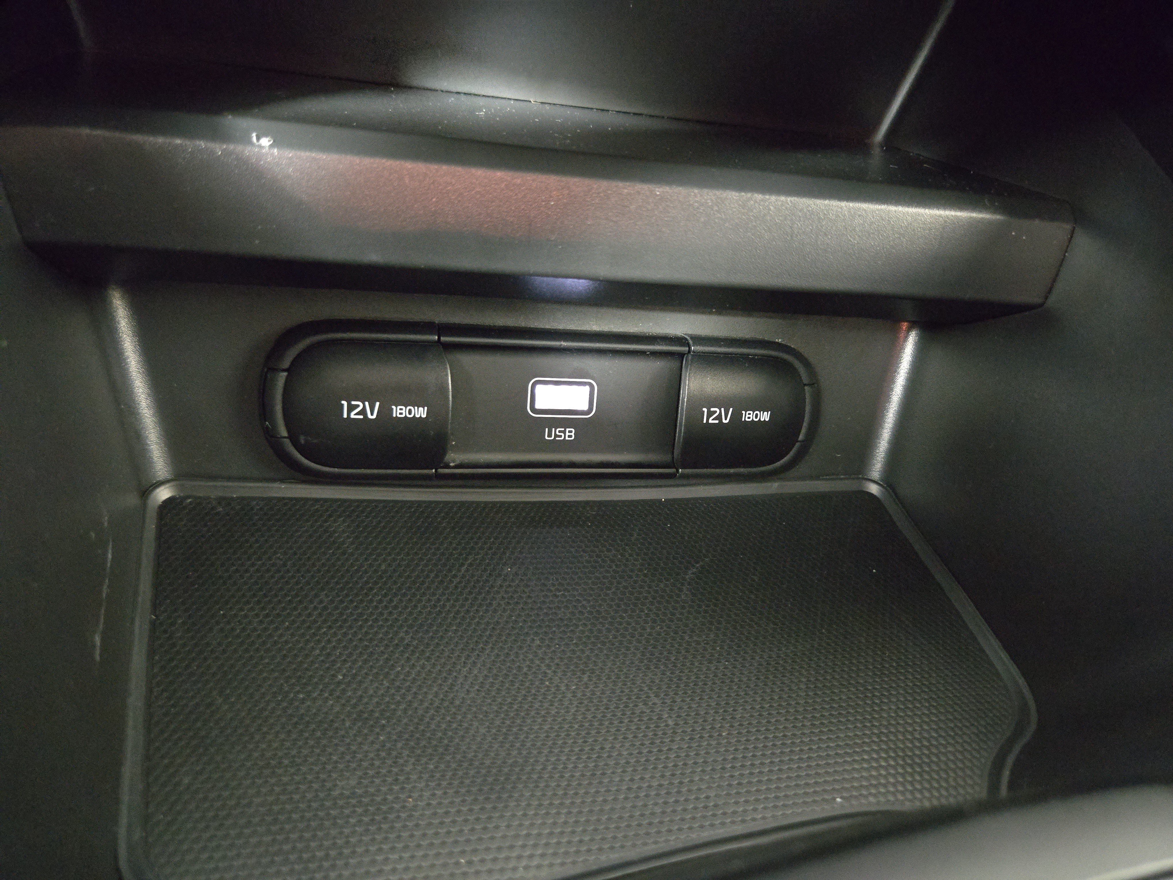 Used 2025 Kia Soul LX w/ LX Technology Package FWD image 25