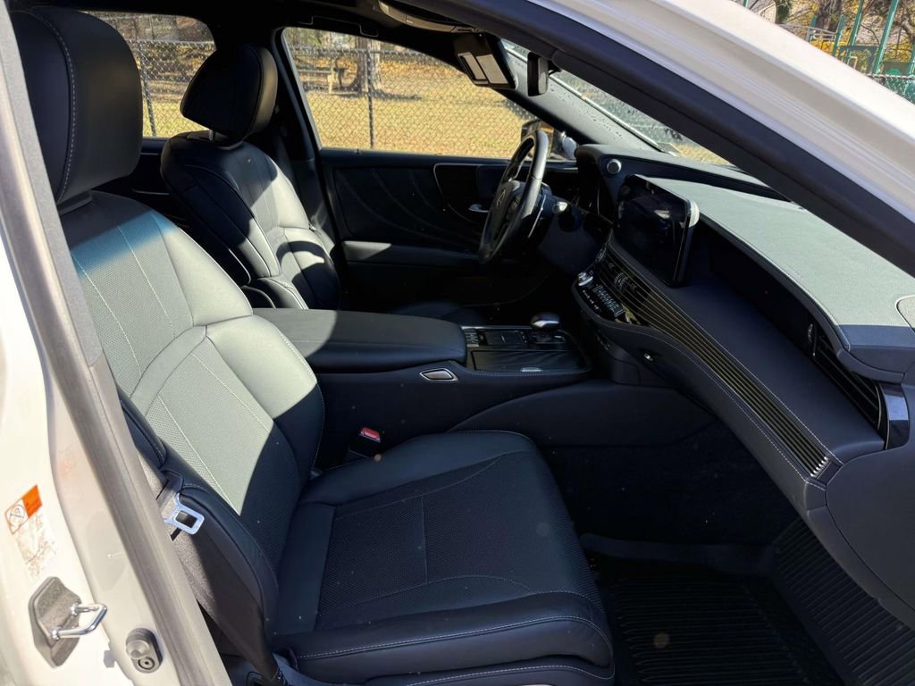 Used 2021 Lexus LS 500 AWD image 17