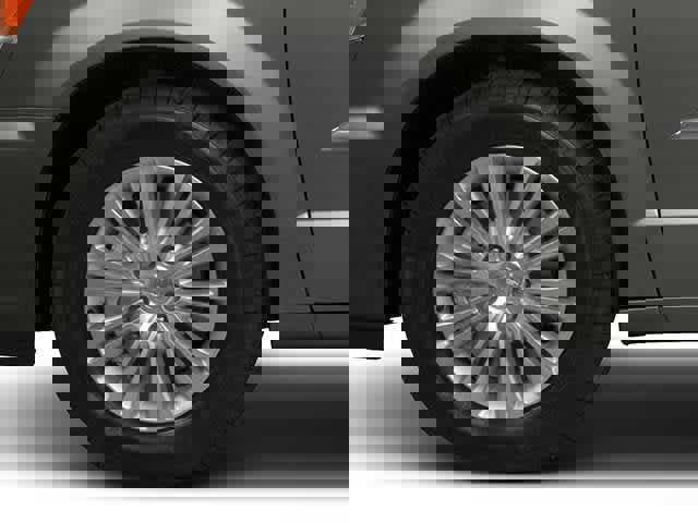 Used 2013 Chrysler Town & Country Touring image 11