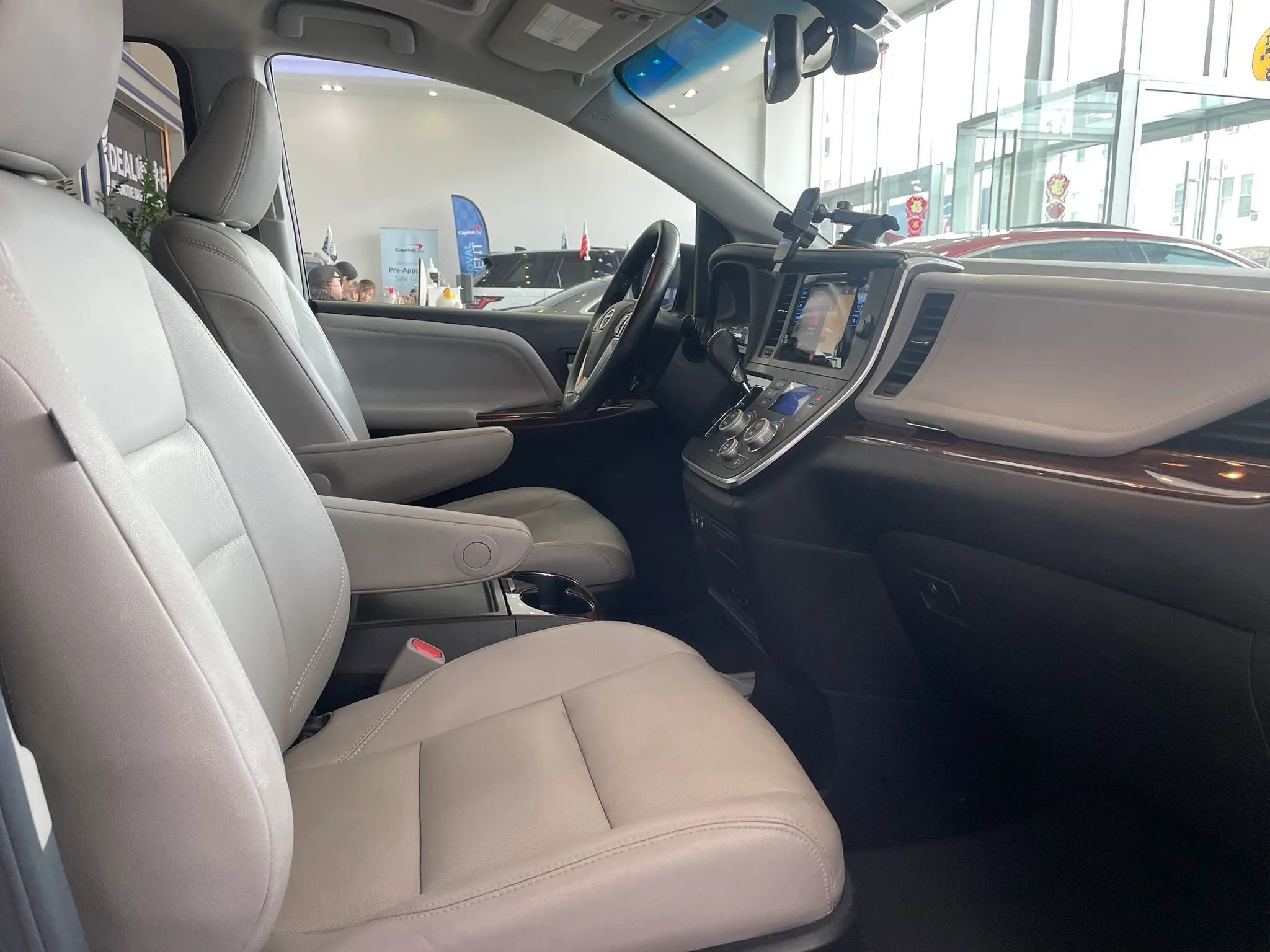Used 2015 Toyota Sienna Limited Premium AWD/4WD image 27