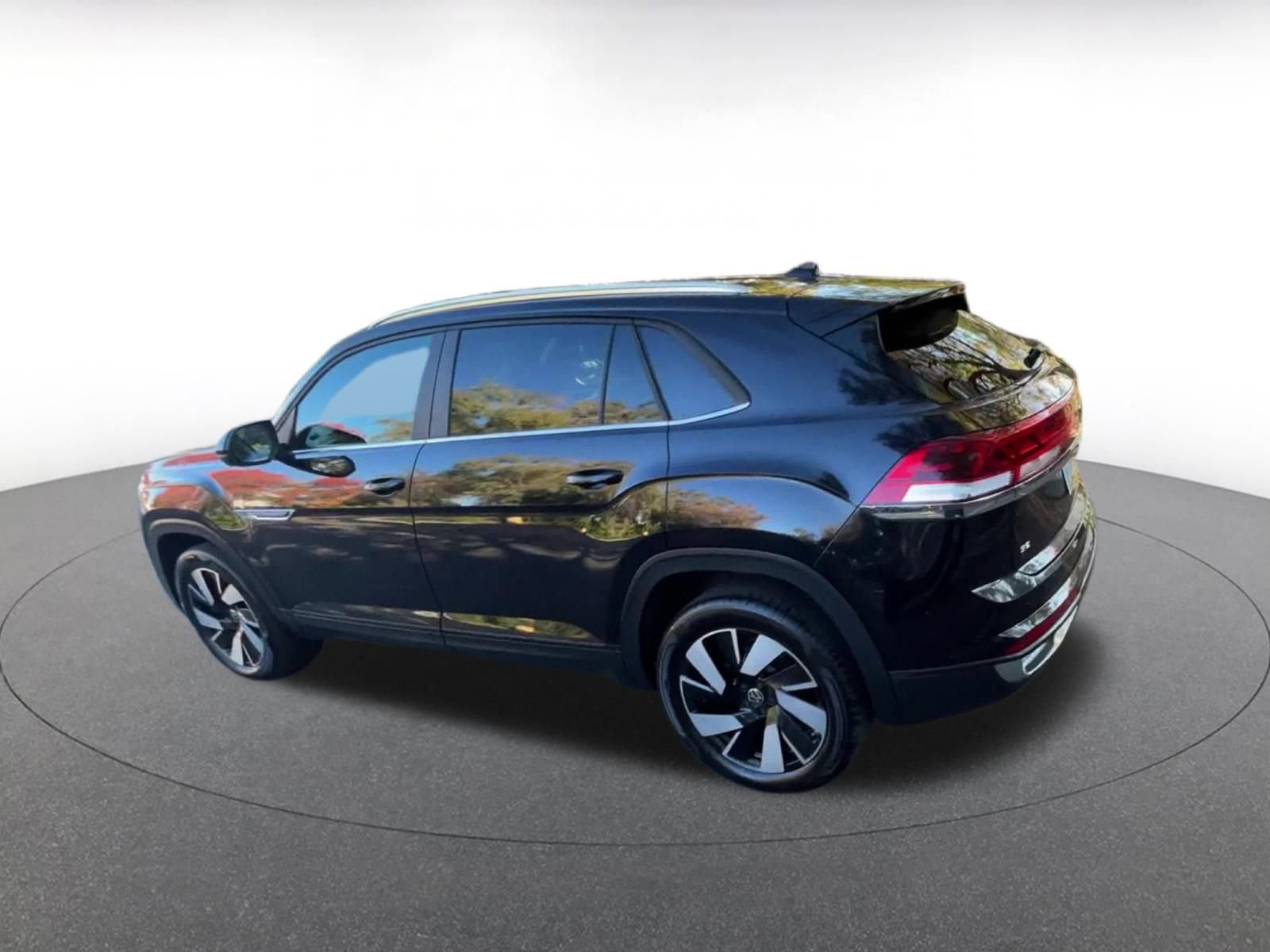 Used 2025 Volkswagen Atlas Cross Sport SE image 10