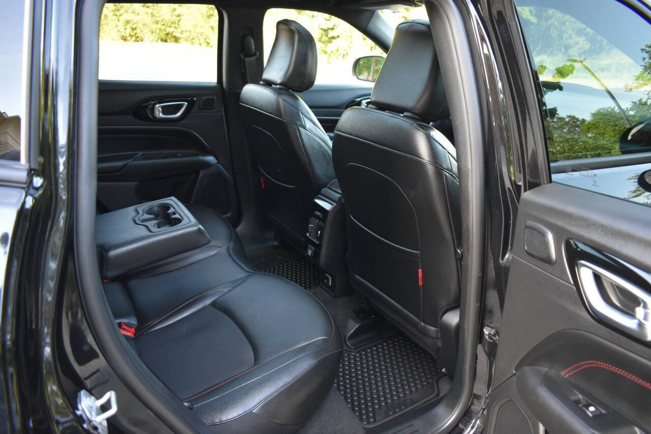 Used 2025 Jeep Compass Trailhawk w/ Sun & Sound Group AWD/4WD image 12