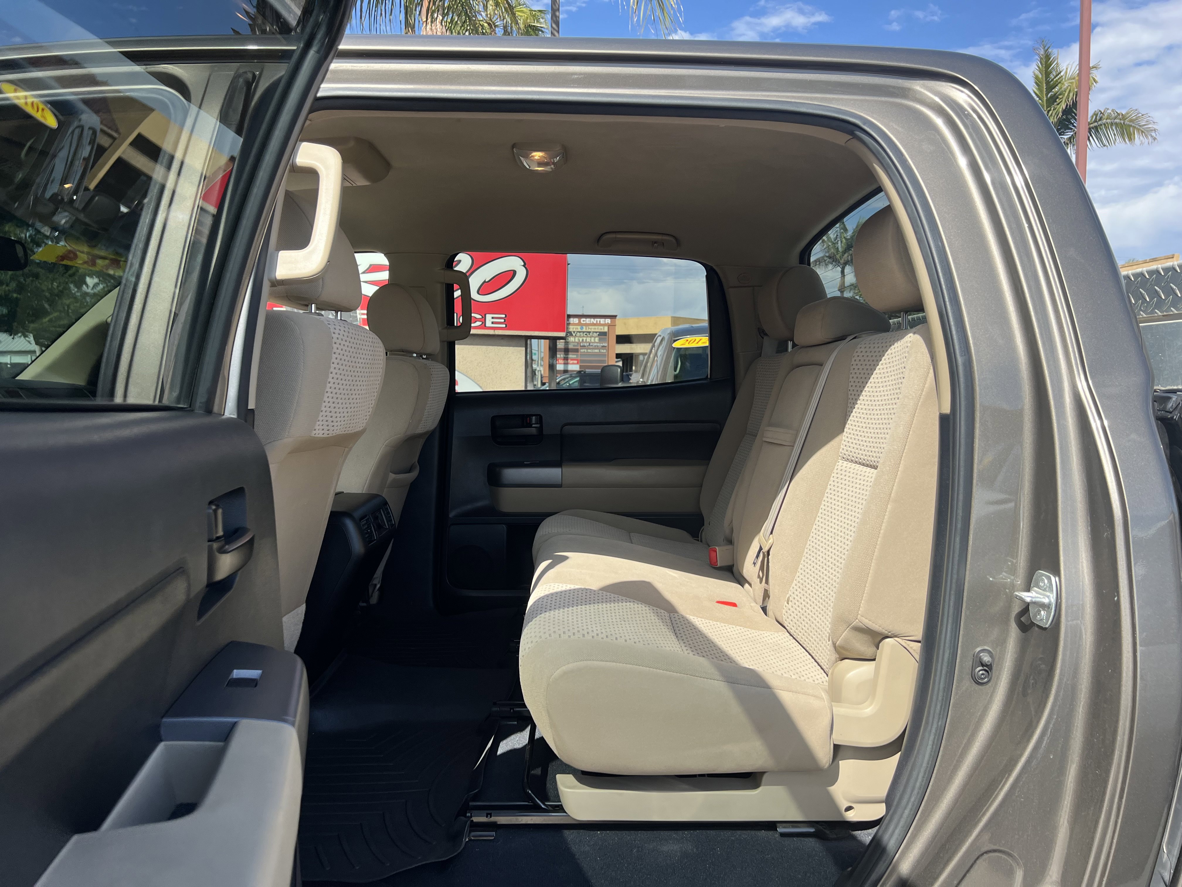 Used 2013 Toyota Tundra 4x4 CrewMax w/ SR5 Pkg image 35