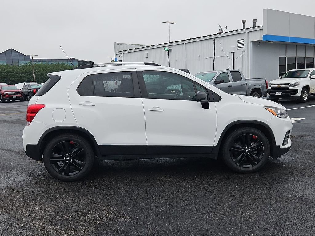 Used 2020 Chevrolet Trax LT w/ Sun & Sound Package FWD image 18