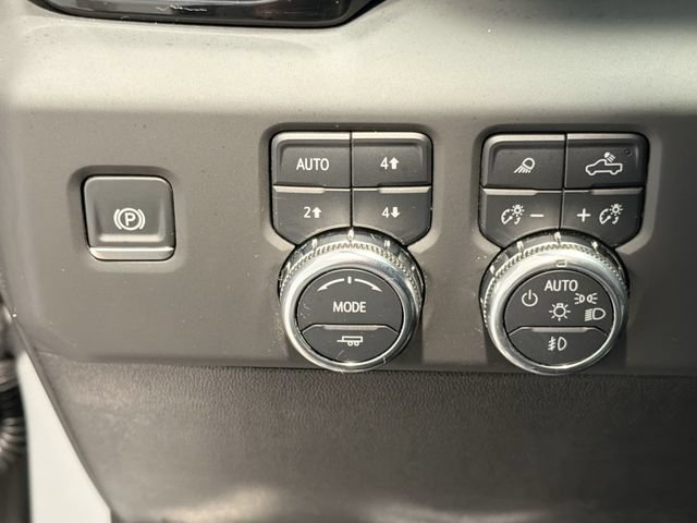 Used 2025 GMC Sierra 2500 AT4X AWD/4WD image 9