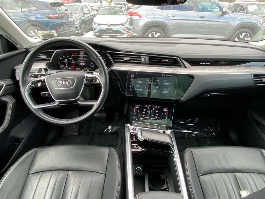 Used 2024 Audi Q8 e-tron Premium image 9