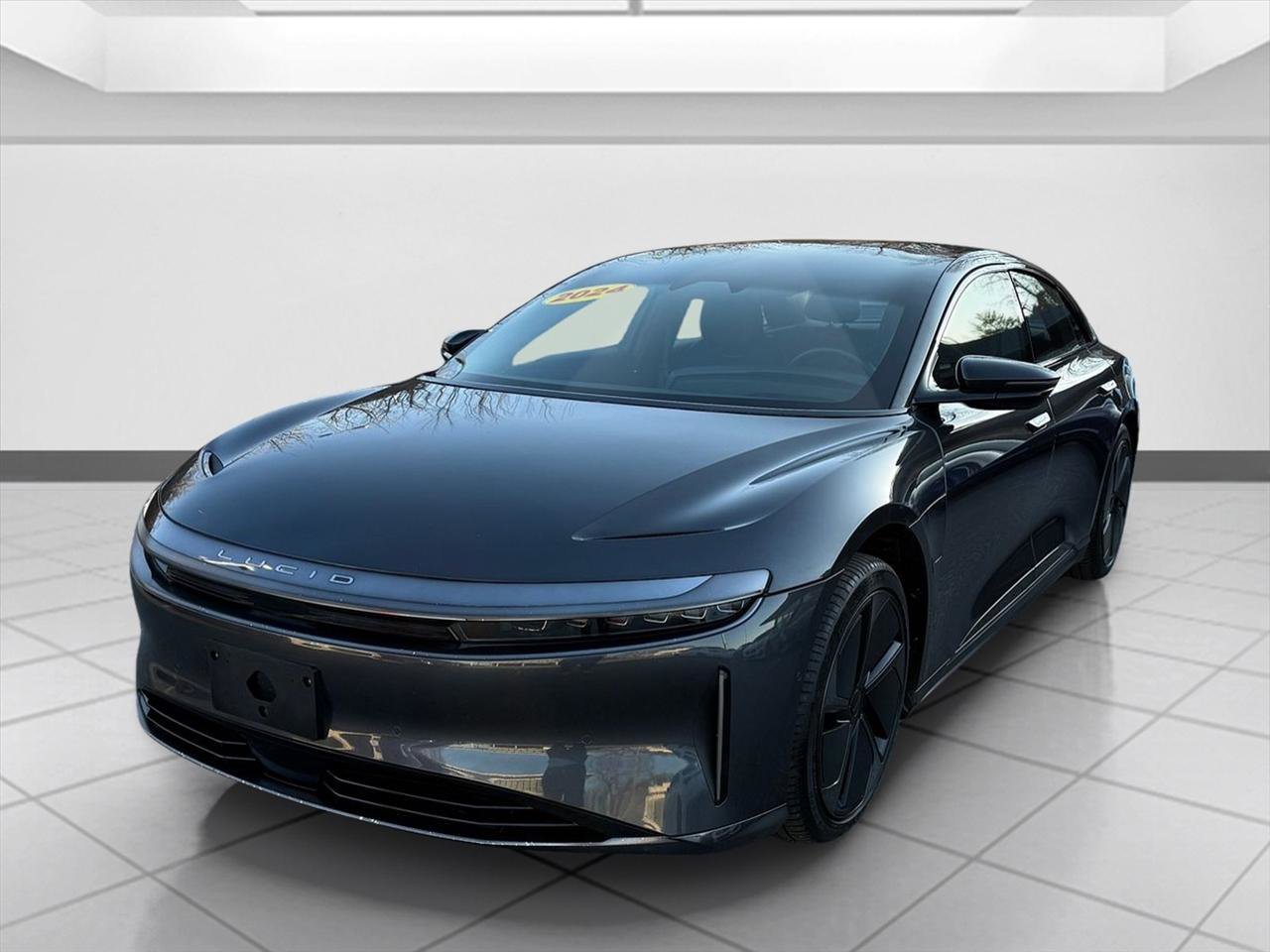 Used 2024 Lucid Air Touring image 2