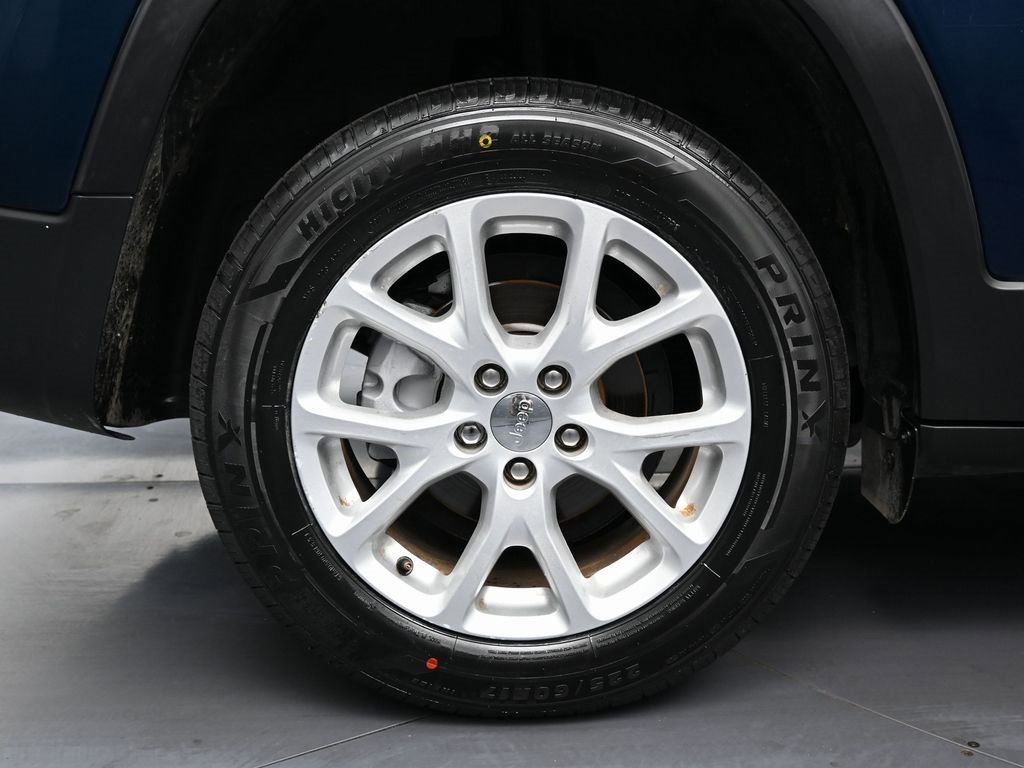 Used 2018 Jeep Cherokee Latitude Plus image 11